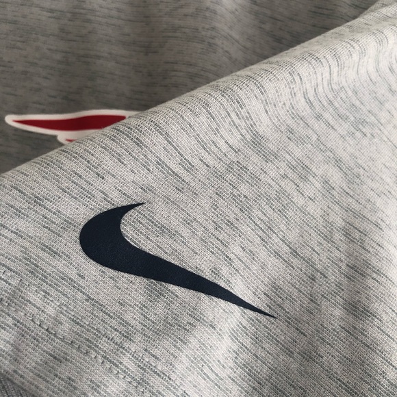Nike NFL Patriots Dri-Fit Men’s Gray Shirt - Picture 4 of 7